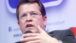 Karl-Theodor zu Guttenberg wurde seine Diss zum Verhängnis. (Bild: APA/Georg Hochmuth)