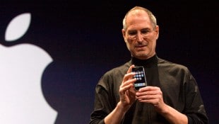 Der 2011 verstorbene Apple-Gründer und CEO Steve Jobs war Linkshänder. (Bild: EPA)