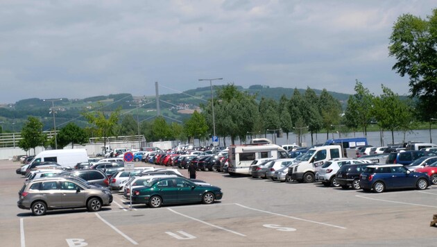 Dürfen am Jahrmarktareal bald keine Autos mehr parken? (Bild: Horst Einder)
