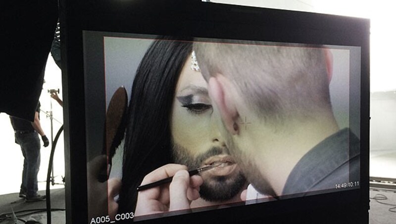 Conchita Wurst bei den Dreharbeiten zu ihrem "Heroes"-Video (Bild: © The-Unstoppables.com)