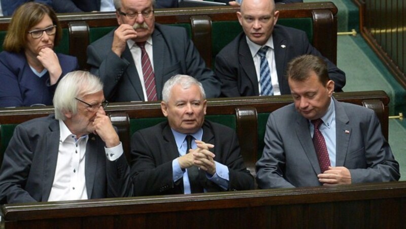 PiS-Chef Kaczynski während der emotionalen Debatte im polnischen Sejm (Bild: EPA)