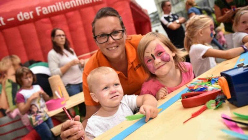 Kerstin lässt im maxi.kindertreff kleine Herzen garantiert höher schlagen. (Bild: Markus Wenzel)