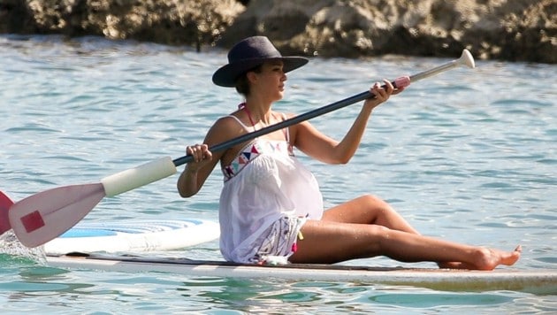 Jessica Alba beim Paddelboarden auf Honolulu (Bild: www.photopress.at)