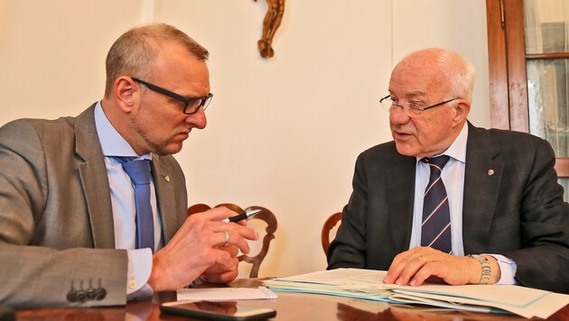 Landtags-Präsident Herwig van Staa im Gespräch mit Markus Gassler. (Bild: Christof Birbaumer/Kronenzeitung)