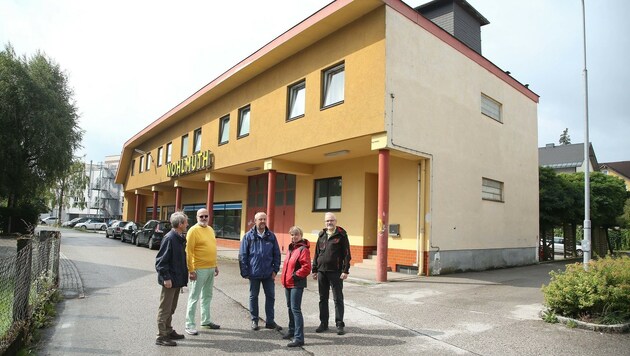 Eine ehemalige Lagerhalle in Vöcklabruck soll als Kulturzentrum samt Gebetsraum legalisiert werden. (Bild: Helmut Klein)