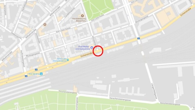 In der Kurve bei der Eichenstraße Ecke Aßmayergasse kam es zum Unfall. (Bild: maps.google.com)