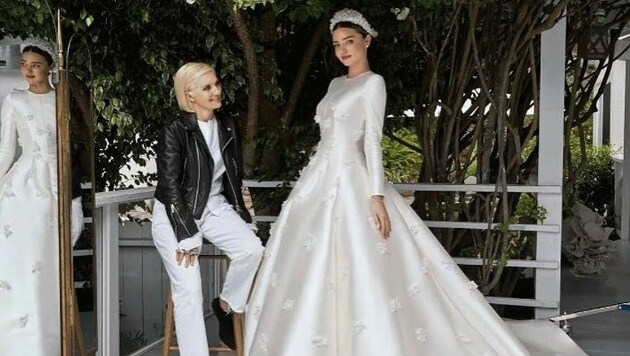Miranda Kerr in ihrem Dior-Hochzeitskleid (Bild: facebook.com/Miranda Kerr)