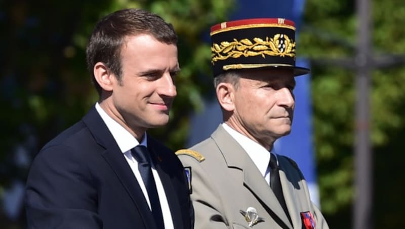 Macron im Vorfeld der Parade (Bild: AFP)