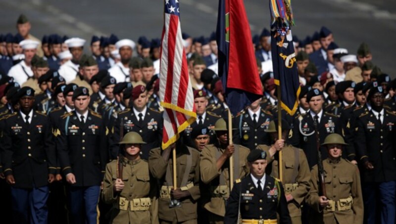 US-Soldaten in Uniformen aus dem Ersten Weltkrieg (Bild: AP)