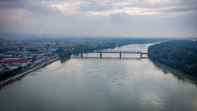 2018 wird die Donaubrücke Mauthausen saniert, eine mehrmonatige Totalsperre ist aber nicht nötig. (Bild: FOTOKERSCHI.AT/KERSCHBAUMMAYR)