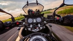 An beiden Unfällen war jeweils ein Traktor und ein Motorrad (Symbolbild) beteiligt. (Bild: thinkstockphotos.de (Symbolbild))