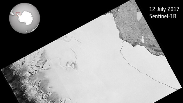 Eine Satelliten-Aufnahme zeigt den abgebrochenen Eisberg A68 am 12. Juli 2017. (Bild: ESA (CC BY-SA 3.0 IGO))