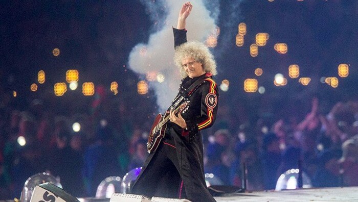 Brian May, Leadgitarrist der Rockband Queen, mit seiner „Red Special“