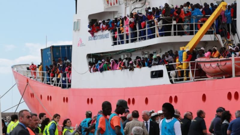 Bootsflüchtlinge in Italien (Bild: AFP)