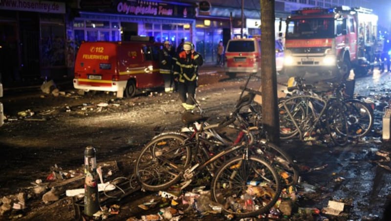 "Diese Bilder bleiben von G20 übrig und verdrängen alles andere" - da sind sich Hamburger sicher. (Bild: APA/dpa/Axel Heimken)