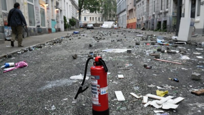 Nach der Eskalation der G20-Proteste. Solche Bilder kennt man aus Hamburg normalerweise nicht. (Bild: APA/dpa/Axel Heimken)