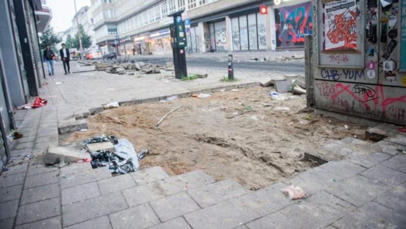 Nach der Eskalation der G20-Proteste. Solche Bilder kennt man aus Hamburg normalerweise nicht. (Bild: APA/dpa/Daniel Bockwoldt)