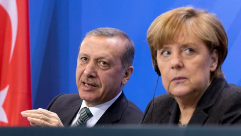 Präsident Erdogan ist für Kanzlerin Merkel ein schwieriger Partner. (Bild: ASSOCIATED PRESS)