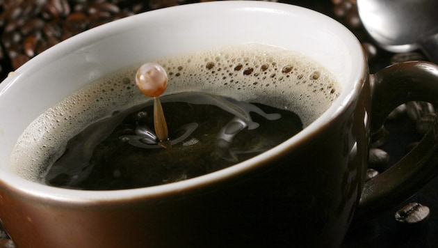 Die Tassee Kaffee war nur ein Vorwand (Symbolbild). (Bild: dpa/Tobias Hase)