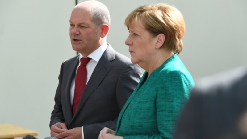 Hamburgs Bürgermeister Scholz mit Kanzlerin Merkel am Rande des G20-Gipfels (Bild: AFP)