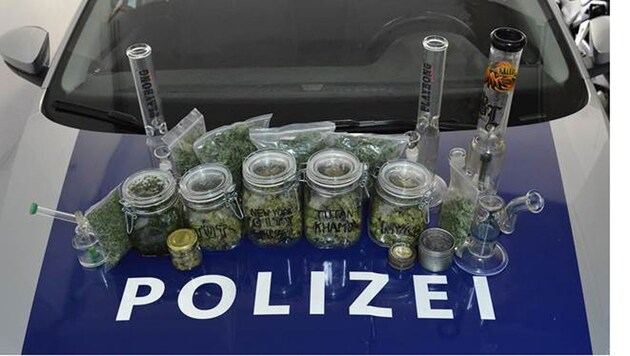 Das Cannabis war in Säckchen und Gläser abgepackt (Symbolbild) (Bild: LPD Kärnten)