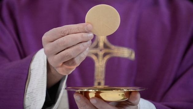 Die katholische Kirche in Österreich hat mit einer Rekordanzahl an Kirchenaustritten zu kämpfen. (Bild: APA/HANS KLAUS TECHT)