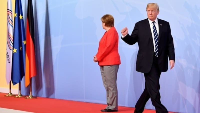 Kanzlerin Merkel und Trump bei dessen Eintreffen am Tagungsort in den Hamburger Messehallen (Bild: EPA)