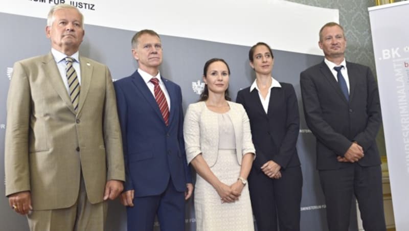 Michael Mimra, Ewald Ebner, Julia Bussweiler, Nina Bussek und Jürgen Schmitt (Bild: APA/HANS PUNZ)