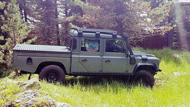 Die Polizei fahndet nach diesem Land Rover Defender Pickup, der in Liebenfels gestohlen wurde. (Bild: LPD Kärnten)