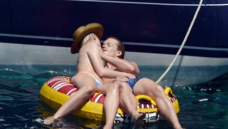 Alfie Allen mit Freundin auf Formentera (Bild: www.PPS.at)