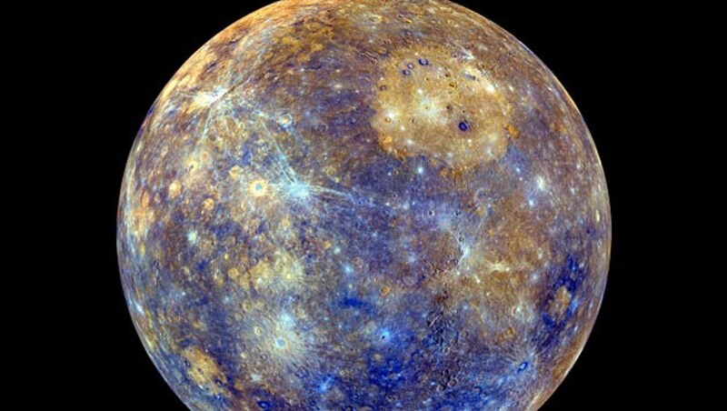Ein Falschfarbenbild des Merkur, erstellt von der Sonde MESSENGER (Bild: NASA/JHU Applied Physics Lab/Carnegie Institution)