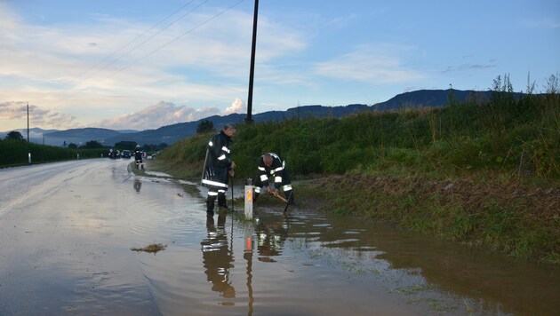 Auch Äcker sorgten für Überflutungen.18 Feuerwehren standen im Einsatz. (Bild: Bachhiesl)