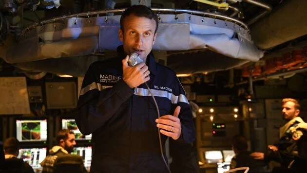 Frankreichs Präsident Emmanuel Macron an Bord des Atomraketen-U-Boots "Le Terrible" (Bild: AFP)