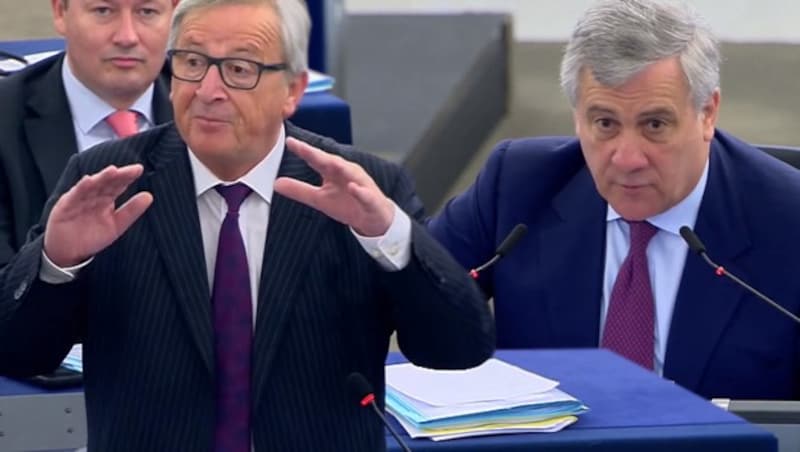 Kommissionspräsident Juncker erhielt von Parlamentspräsident Tajani (rechts) mehrere Ordnungsrufe. (Bild: YouTube.com)