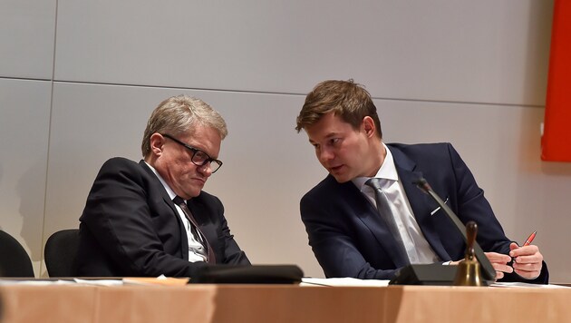 Stadtchef Klaus Luger (li.) und Personalreferent Christian Forsterleitner, SPÖ, kiefeln an Affäre (Bild: © Harald Dostal / 2015)