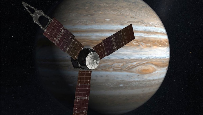 Künstlerische Illustration: Die NASA-Sonde „Juno“ vor dem Jupiter