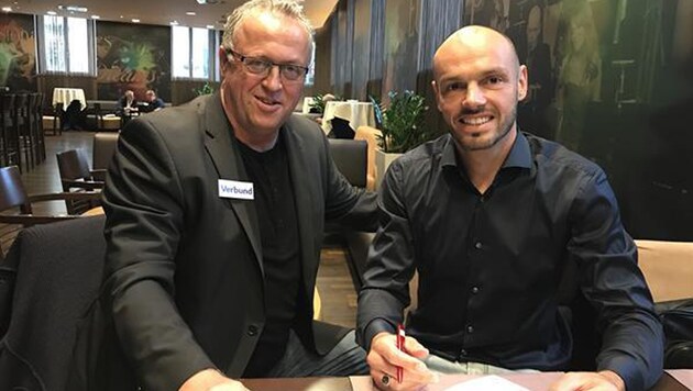 Heiko Westermann (re.) mit Austria-Sportdirektor Franz Wohlfahrt (Bild: twitter.com)