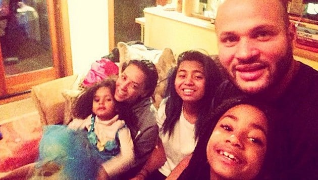 Familienfoto mit Mel B, Gatten Stephen Belafonte und den Kids (Bild: instagram.com/officialmelb)