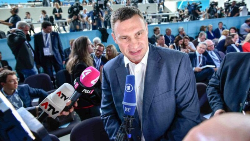 Um Ex-Boxer und Bürgermeister von Kiew Vitali Klitschko rissen sich in Linz die Medien. (Bild: Markus Wenzel)