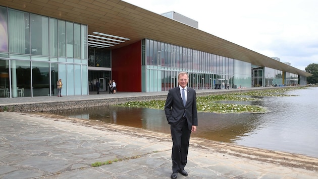 LH Thomas Stelzer auf Erkundungsmission im High Tech Campus Eindhoven, wo die Seerosen blühen. (Bild: Foto Land OÖ/Kraml)