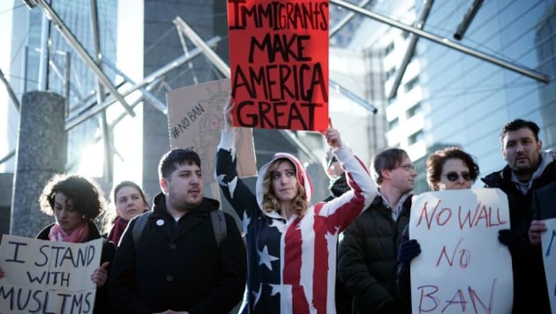 Im Jänner sorgte der Einreisestopp für Proteste. (Bild: Associated Press)