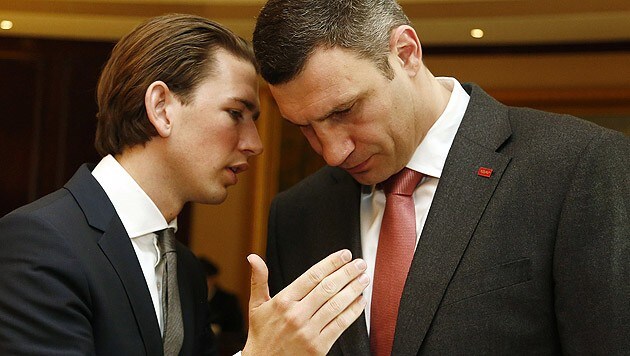 Außenminister Kurz bei einem Arbeitsbesuch bei Klitschko (Bild: APA/DRAGAN TATIC)