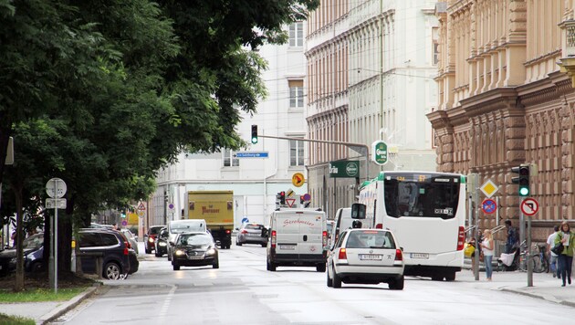 In Planung: eine Bim-Linie durch die Grazer Neutorgasse. Sie soll die Herrengasse entlasten. (Bild: Kronenzeitung)