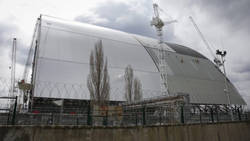 Ein neuer Sarkophag für die Reaktor-Ruine von Tschernobyl (Bild: EPA/APA/ROMAN PILIPEY)