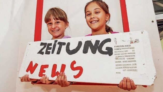 Zorana und Fiona (beide 9) freuen sich darauf Chef-Redakteurinnen bei einer Zeitung zu sein. (Bild: Markus Tschepp)
