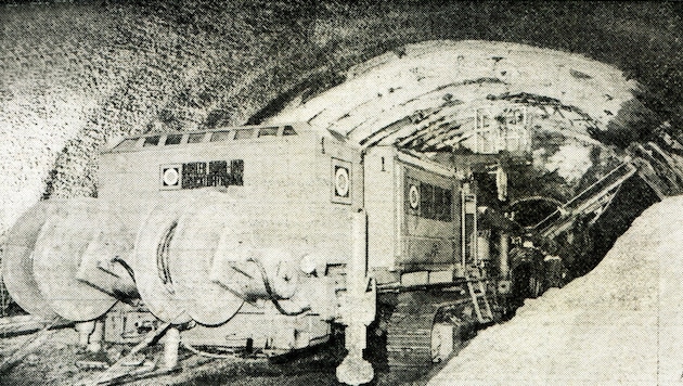 Arbeiten für die erste Röhre, die 1987 eröffnet wurde. (Bild: "Krone")