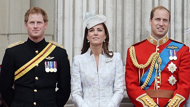 Prinz Harry, Kate und Prinz William (Bild: APA/EPA/ANDY RAIN)