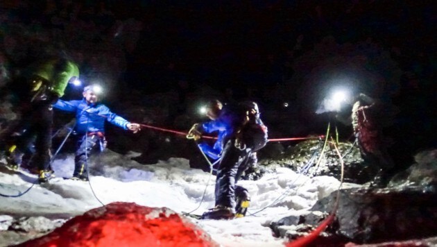 Die Kalser Bergretter holten die drei Tschechen in der Nacht vom Glockner-Gipfel. (Bild: EXPA Pictures)