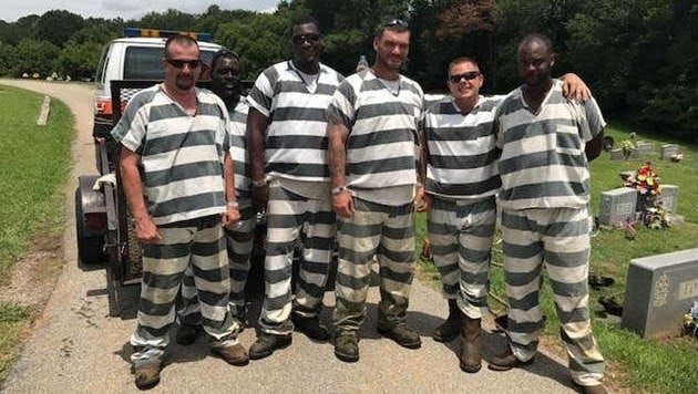 Diese sechs Häftlinge im US-Bundesstaat Georgia wurden zu Lebensrettern. (Bild: WXIA-TV)