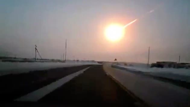 Der Feuerball über Tscheljabinsk (Bild: AP)